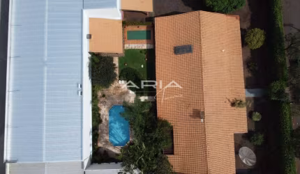Casa comercial à venda na Av. Inglaterra, Jardim Igapó.