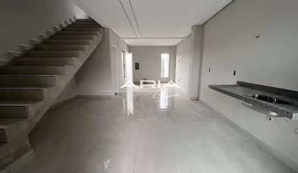 Casa Sobrado com 3 quartos, 1 suíte, Parque Tauá externo, Londrina PR