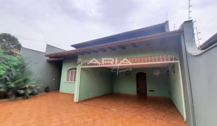 Sobrado à venda 4 quartos, uma suíte, Vila Fujita, Londrina PR