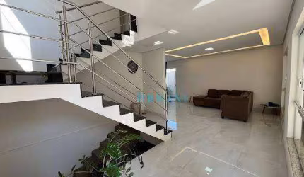 Casa com 4 quartos à venda na Rua Maria Margarida Paiva, Residencial Portinari, Varginha, 330 m2 por R$ 1.200.000