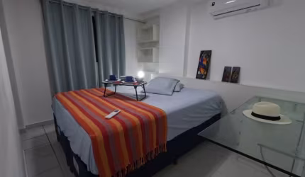 Apto 2 quartos, 2 banheiros, na primeira quadra da praia de cabo Branco, em João Pessoa.
