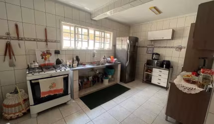 Sobrado para Venda em Jacareí, Jardim Marcondes, 3 dormitórios, 1 suíte, 2 banheiros, 4 vagas