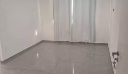 Apartamento com 2 quartos para alugar na Rua Teixeira Heizer, 205, Recreio dos Bandeirantes, Rio de Janeiro por R$ 2.000