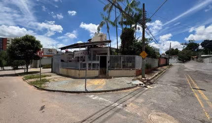 Casa Comercial de Luxo no Setor Sul de Goiânia - 4 Quartos, 2 Suítes, 3 Salas, 4 Banheiros e 3 Vagas de Garagem - 345m²