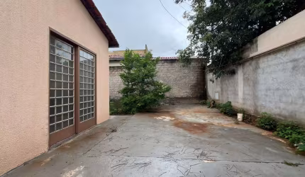 Imperdível! Casa à venda em Goiânia-GO, bairro Jardim Clarissa: 1 quarto, 1 suíte, 1 sala, 2 vagas, 50m². Venha conferir!