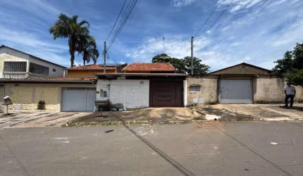 Imperdível oportunidade! Casa à venda em Aparecida de Goiânia-GO, Vila Brasília: 3 quartos, 1 suíte, 2 salas, 2 banheiros, 3 vagas, 95m².