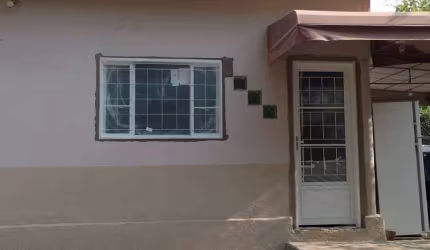 Chácara à venda em Hidrolândia-GO, Cond. Estância das Águas: 2 quartos, 1 suíte, 1 sala, 2 banheiros, 5 vagas, 52m².