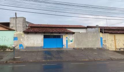 Imperdível Casa Comercial à Venda em Vila Brasília, Aparecida de Goiânia-GO: 3 Quartos, 1 Suíte, 2 Salas, 2 Banheiros, 5 Vagas de Garagem, 167m²!