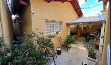 Imperdível casa à venda em Goiânia-GO, Jardim Planalto: 4 quartos, 1 suíte, 2 salas, 3 banheiros, 3 vagas de garagem, 290m².