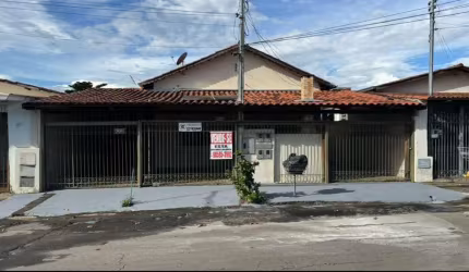 Imperdível casa à venda no Setor Bueno em Goiânia-GO: 3 quartos, 1 suíte, 2 salas, 3 banheiros, 3 vagas, 328m².