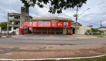 Imóvel Comercial Espaçoso e Moderno no Jardim Planalto, Goiânia-GO: 4 Quartos, 2 Suítes, 3 Salas, 2 Banheiros, 3 Vagas, 746m².