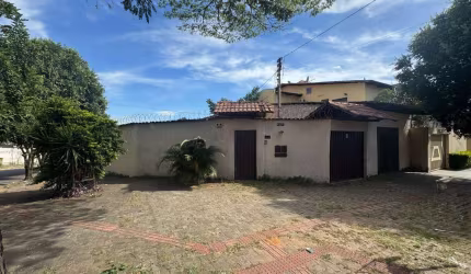 Casa à venda no Setor Bueno, Goiânia-GO: 3 quartos, 3 salas, 2 banheiros, 3 vagas - 273m² de área!
