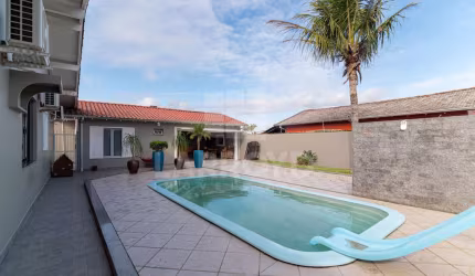 CASA COM PISCINA