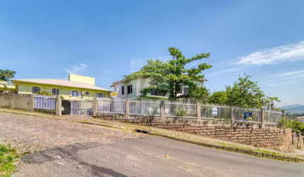 CASA DE ESQUINA NO BAIRRO OFICINAS