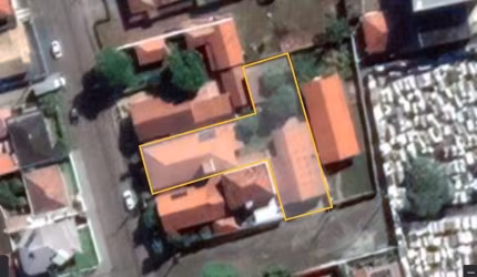 TERRENO NO CENTRO COM CASA E GALPÃO