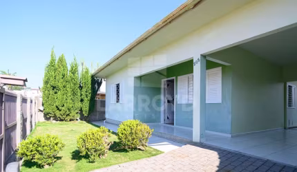 CASA COM EDÍCULA