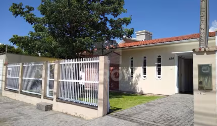 CASA COM EDÍCULA
