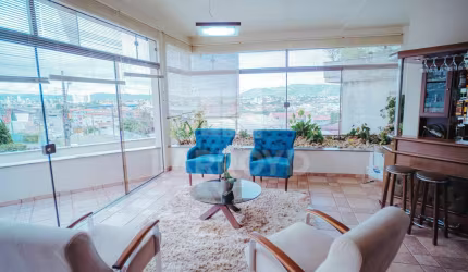 CASA COM SALA COMERCIAL