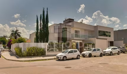 CASA COM PISCINA PRÓXIMA AO FAROL SHOPPING