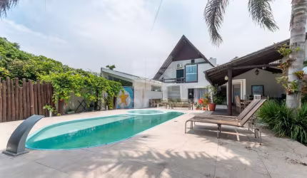 CASA COM PISCINA NO BAIRRO AEROPORTO