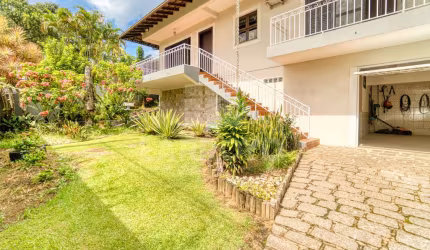 CASA COM PISCINA NO BAIRRO OFICINAS