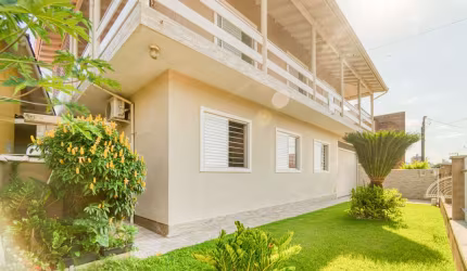 CASA COM ESPAÇO COMERCIAL