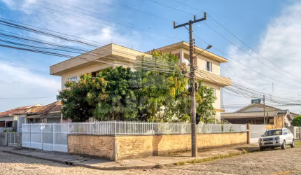 CASA COM SALA COMERCIAL