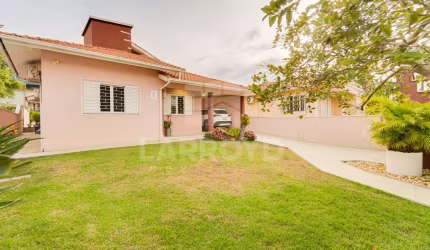 CASA COM PISCINA NO BAIRRO DEHON