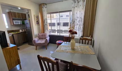 Apartamento de 2 dormitórios com suíte entre centro e o mar!