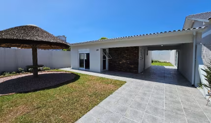 Casa 3 dormitórios próximo ao mar de Tramandaí!!