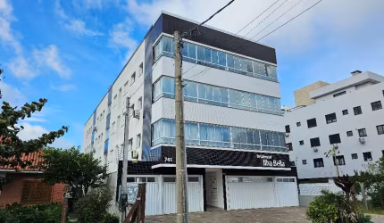 Apartamento de 2 Dormitórios a poucos metros do mar !!