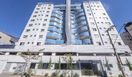 Apartamento mobiliado (porteira fechada). Ótima área privativa no bairro Castelo, para pessoas que buscam conforto e segurança.