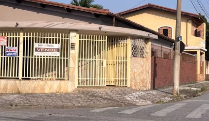 Casa + Sobrado a venda em Taubaté! Dois imóveis independentes!