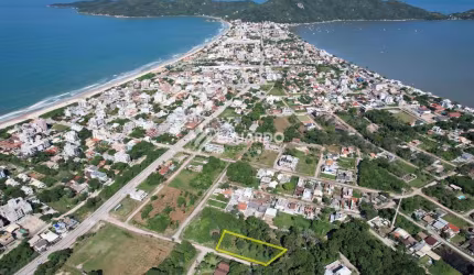 05 terrenos à venda com área total de 1.616m2 em Bombinhas - SC.