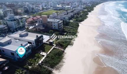 Apartamento á beira mar com 03 suítes à venda em Mariscal, Bombinhas - SC.