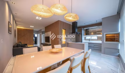 Apartamento finamente decorado à venda no Residencial Monsaraz em Bombinhas.