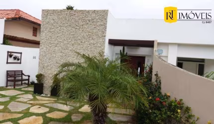 Linda casa em condomínio de alto padrão