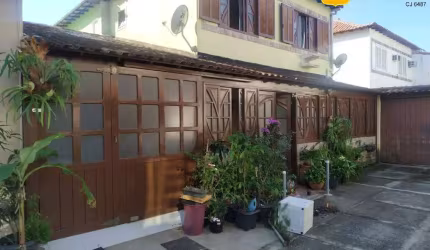 Casa duplex no Jardim Caiçara