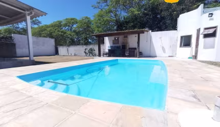 Casa independente em condomínio próximo a praia