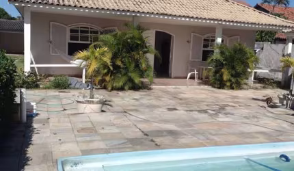 Casa Com Amplo Terreno