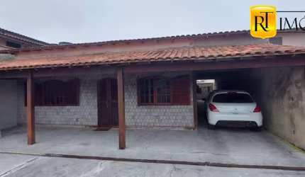 Casa linear com ótimo espaço externo no Jardim Olinda