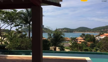 Casa de alto padrão com vista para a Praia da Ferradura em Búzios