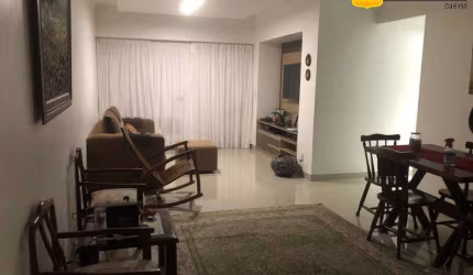 Apartamento Reformado com Ótima Localização Próxima à Praia e ao Comércio