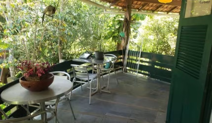 Casa duplex reformada à venda em condomínio em Cabo Frio, RJ