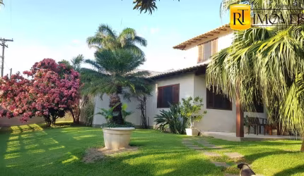 Linda casa em condomínio com edícula em Búzios