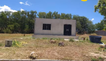 Terreno à venda com casa em construção em Araruama/RJ