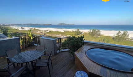 Cobertura à venda de frente para Praia do Forte em Cabo Frio/RJ