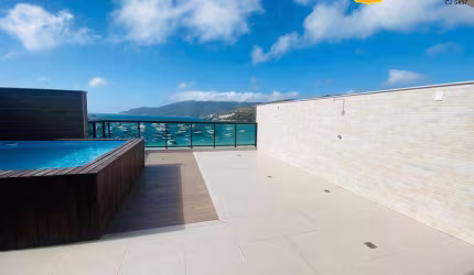 Linda cobertura com 3 suítes de frente à Praia dos Anjos em Arraial do Cabo