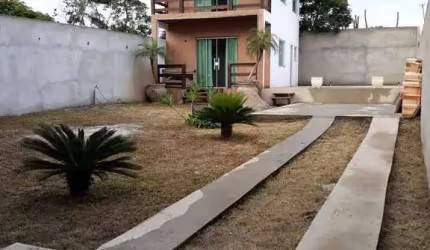 Sobrado para venda e locação com amplo terreno - Guriri