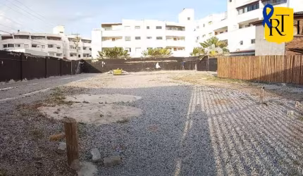 Terreno à venda de frente para a Praia Grande, Arraial do Cabo/RJ